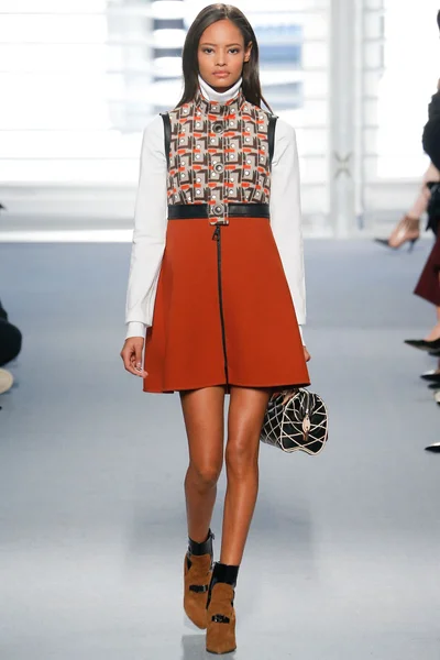 Look 11